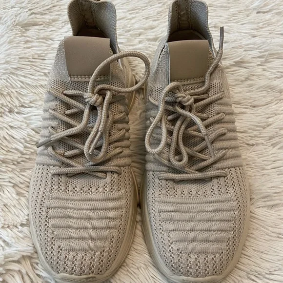 Tan lightweight tennis shoes, size 6.5 - Picture 2 of 8